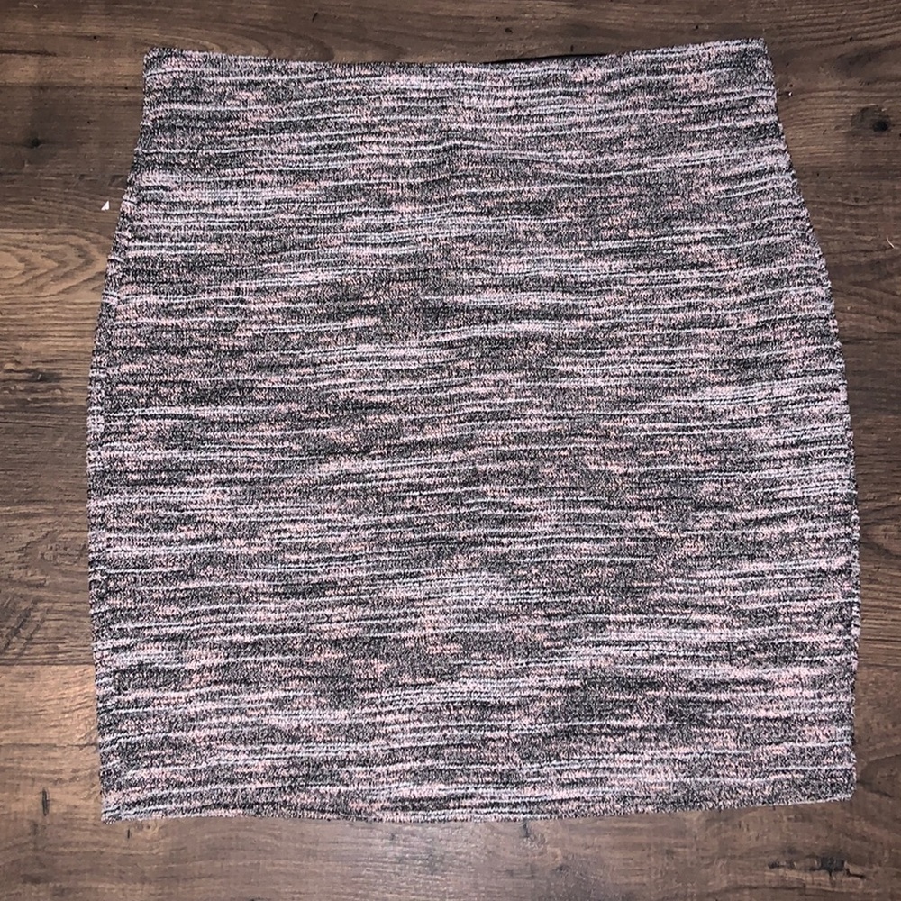 Patterned pencil skirt
